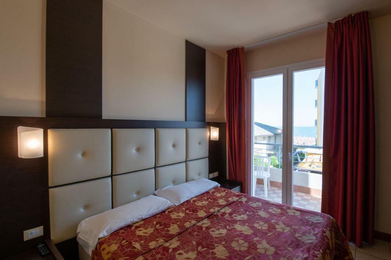 Hotel Mondial Lido di Jesolo Luaran gambar